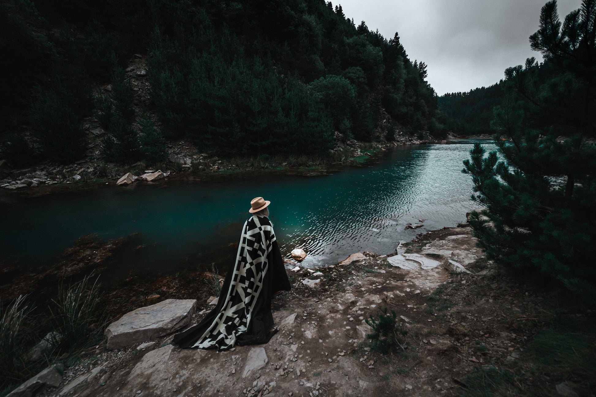 Destino Blanket - Natural / Black being used by a human